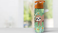 Trinkflasche auf Tisch