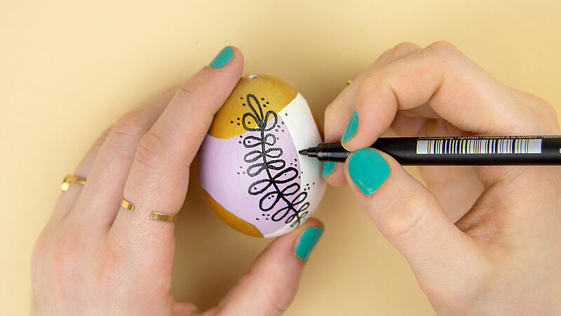 Line Art Eier - Schritt 4