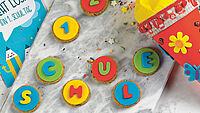 Kekse mit Buchstaben und Zahlen