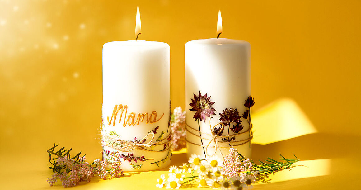 Kerzen mit Trockenblumen