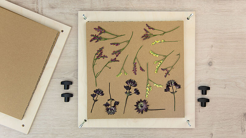 Kerzen mit Trockenblumen - Schritt 1