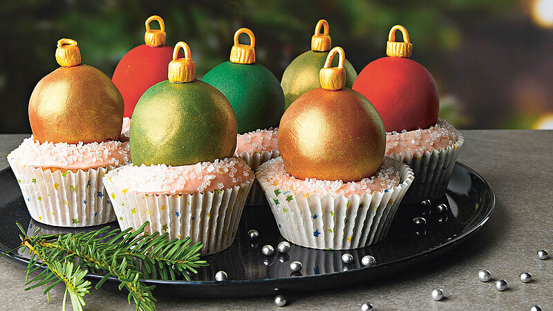 Süße Christbaumkugeln aus Cake Pops - fertig