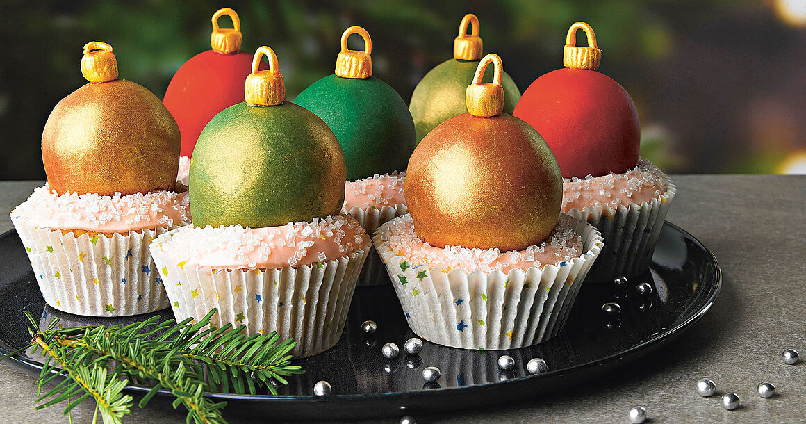 Süße Christbaumkugeln aus Cake Pops
